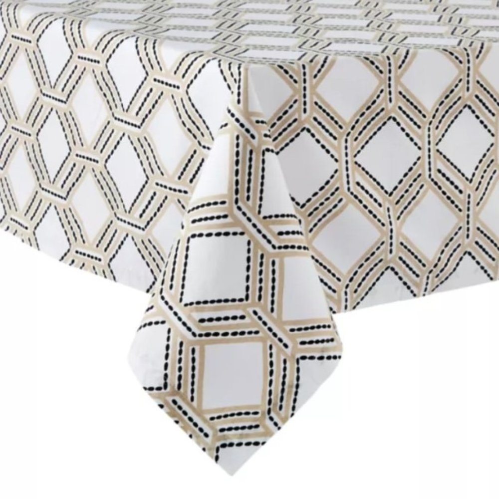 Everhome Diamond Weave 60-Inch x 84-Inch Oblong Tablecloth in Peyote/Tan White